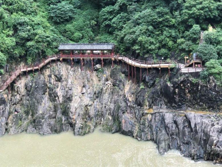 废弃精神病院逃脱